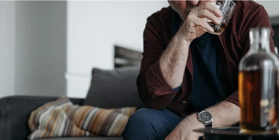 3 reasons why hangover symptoms worsen with the age
